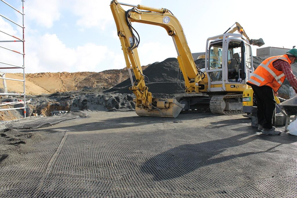 “Extensible vs non-extensible” or “Geogrid vs Steel”